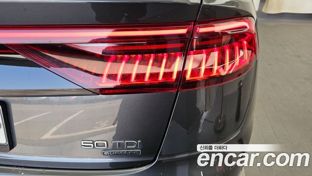 Audi Q8 2020 — photo 9