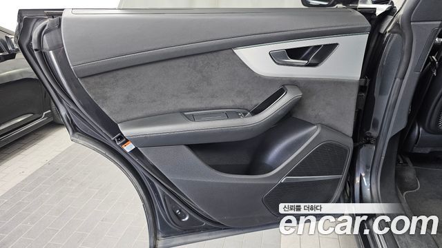 Audi Q8 2020 — photo 15