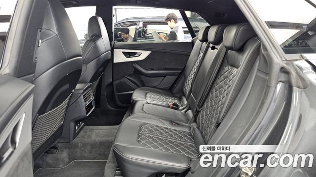 Audi Q8 2020 — photo 16