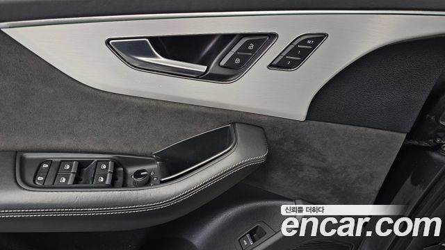 Audi Q8 2020 — photo 30