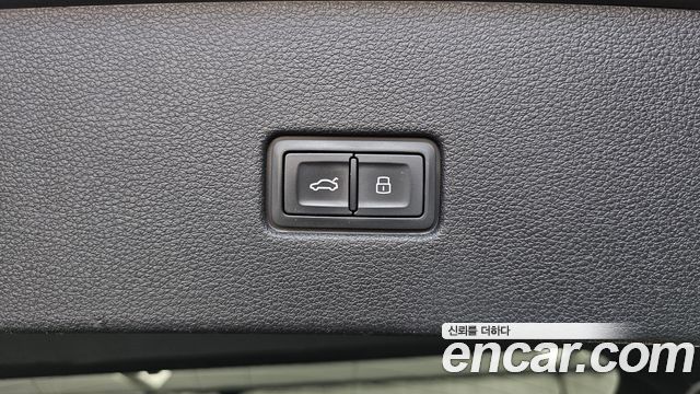 Audi Q8 2020 — photo 32