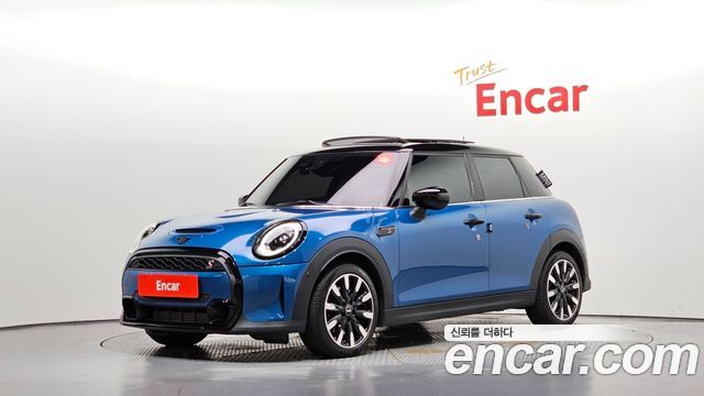 Mini Cooper 2022 — photo 1