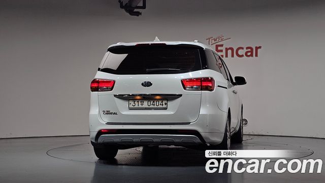 Kia Canival 2016 — photo 4