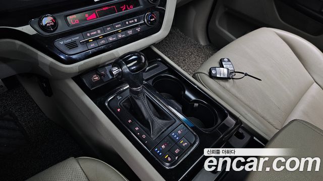 Kia Canival 2016 — photo 12