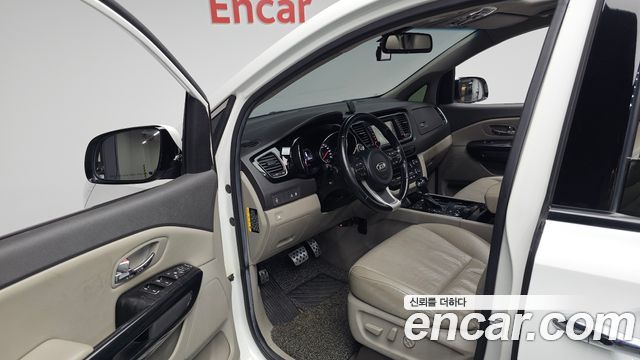 Kia Canival 2016 — photo 13