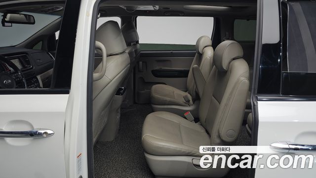 Kia Canival 2016 — photo 18