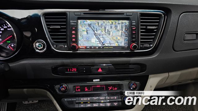 Kia Canival 2016 — photo 20