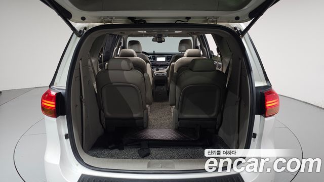 Kia Canival 2016 — photo 26
