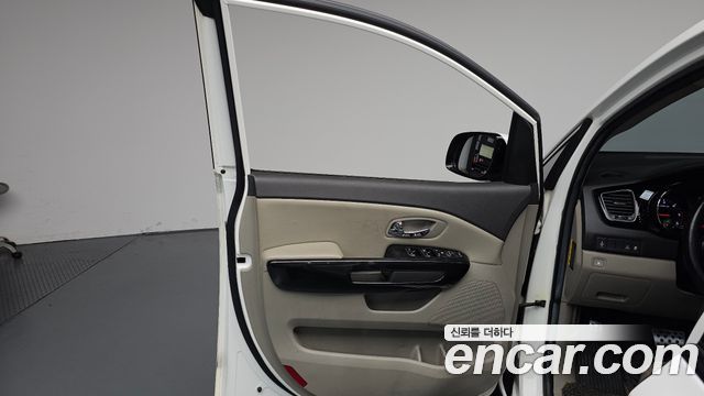 Kia Canival 2016 — photo 14