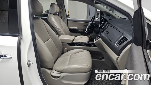 Kia Canival 2016 — photo 16
