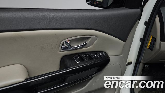 Kia Canival 2016 — photo 31