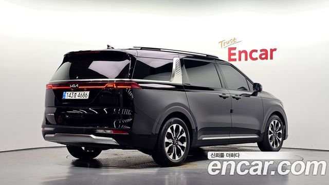 Kia Canival 2023 — photo 2