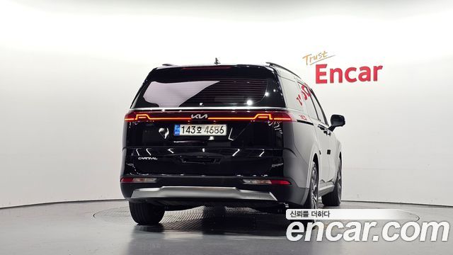 Kia Canival 2023 — photo 4
