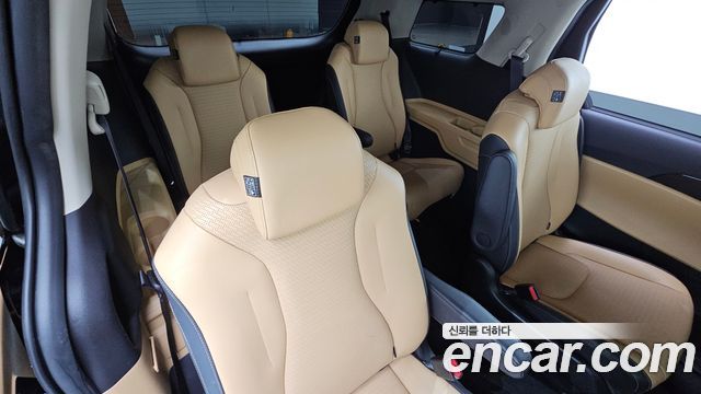 Kia Canival 2023 — photo 17