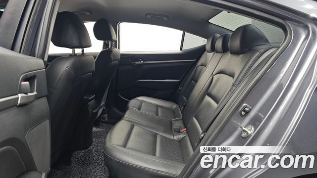 Hyundai AVANTE 2019 — photo 17