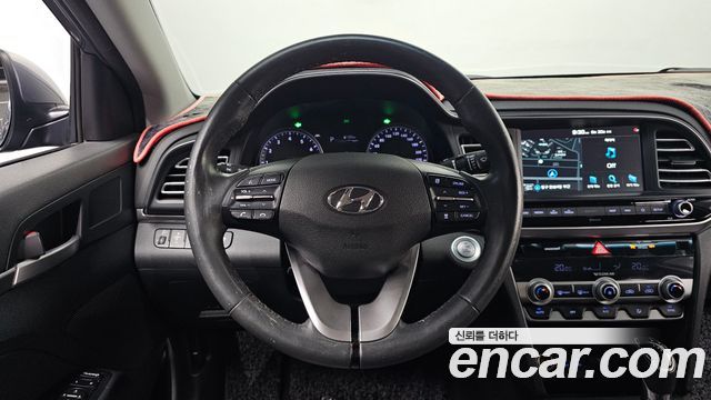 Hyundai AVANTE 2019 — photo 18