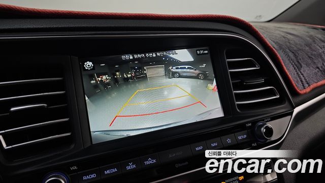Hyundai AVANTE 2019 — photo 21