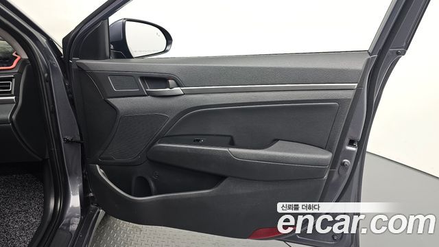 Hyundai AVANTE 2019 — photo 14