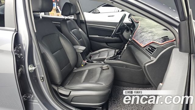 Hyundai AVANTE 2019 — photo 16