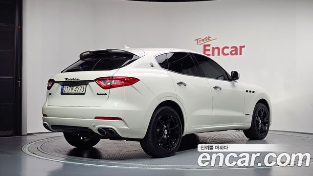 Maserati Levante 2018 — photo 2