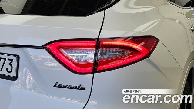 Maserati Levante 2018 — photo 9
