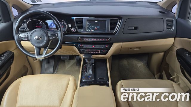Kia Canival 2018 — photo 10