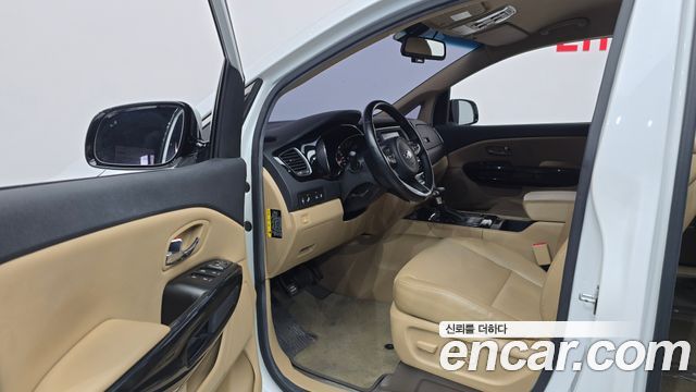 Kia Canival 2018 — photo 13