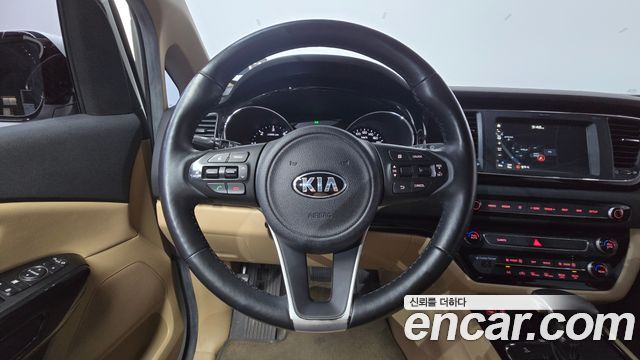 Kia Canival 2018 — photo 18
