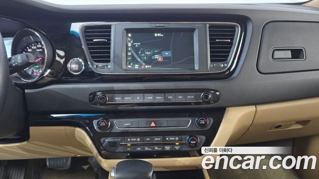 Kia Canival 2018 — photo 19