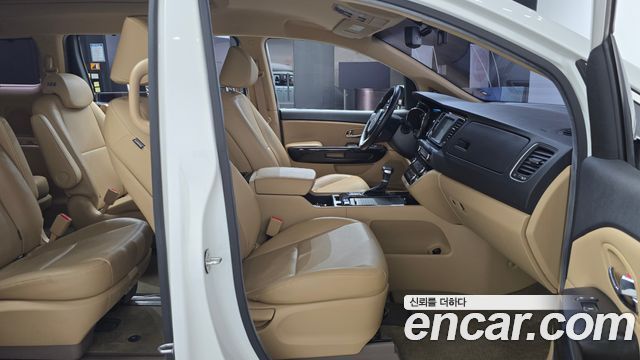 Kia Canival 2018 — photo 16