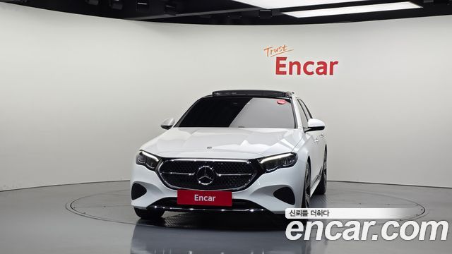 Mercedes-Benz E-Class 2025 — photo 3