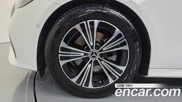 Mercedes-Benz E-Class 2025 — photo 5