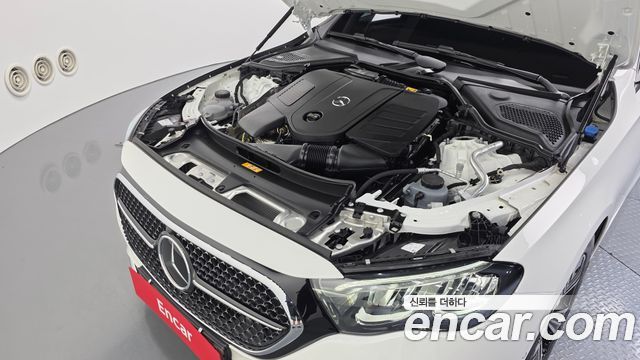 Mercedes-Benz E-Class 2025 — photo 6