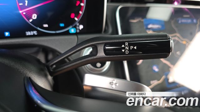 Mercedes-Benz E-Class 2025 — photo 9