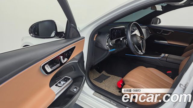 Mercedes-Benz E-Class 2025 — photo 10