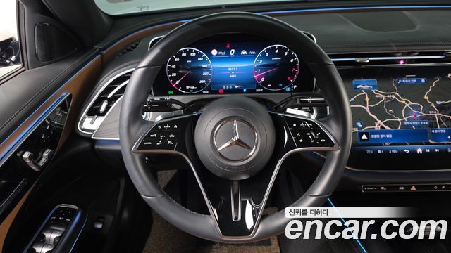 Mercedes-Benz E-Class 2025 — photo 14
