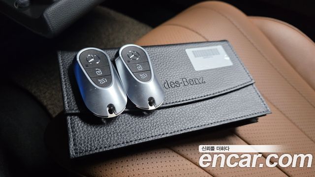 Mercedes-Benz E-Class 2025 — photo 16