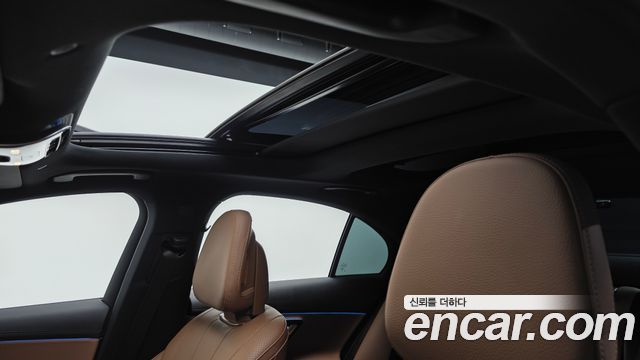 Mercedes-Benz E-Class 2025 — photo 17