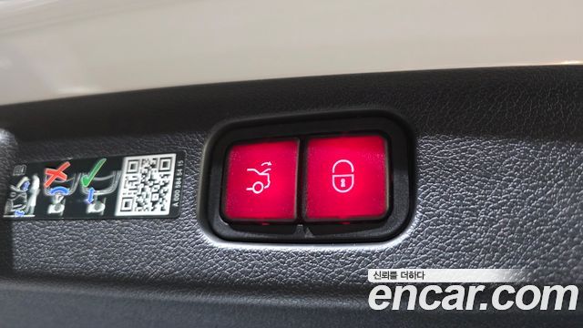 Mercedes-Benz E-Class 2025 — photo 18