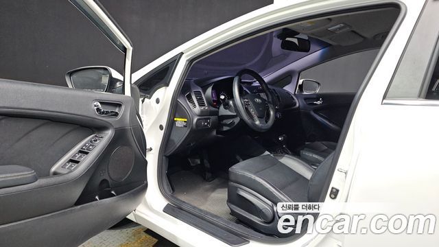 Kia K3 2013 — photo 10