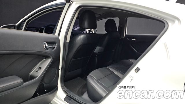 Kia K3 2013 — photo 11
