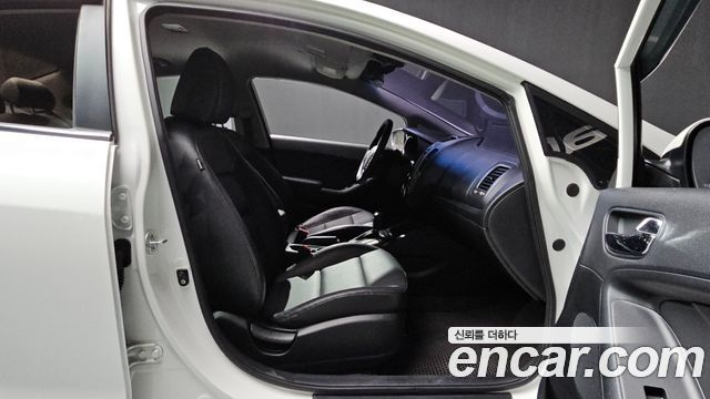 Kia K3 2013 — photo 12