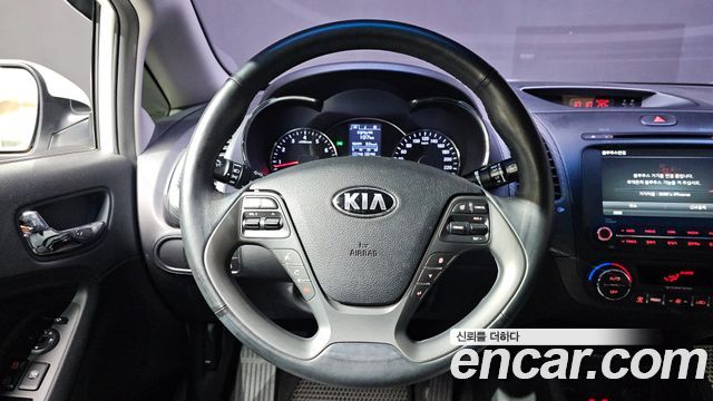 Kia K3 2013 — photo 16