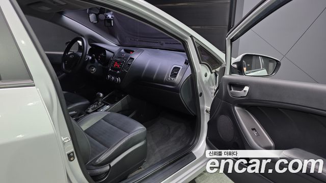 Kia K3 2018 — photo 17