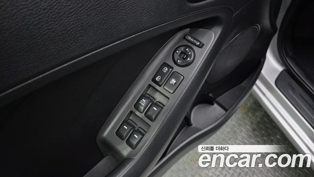 Kia K3 2018 — photo 25