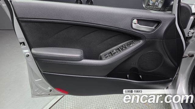 Kia K3 2018 — photo 14