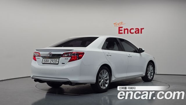 Toyota Camry 2013 — photo 2