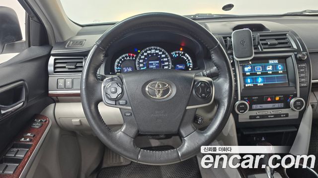 Toyota Camry 2013 — photo 18