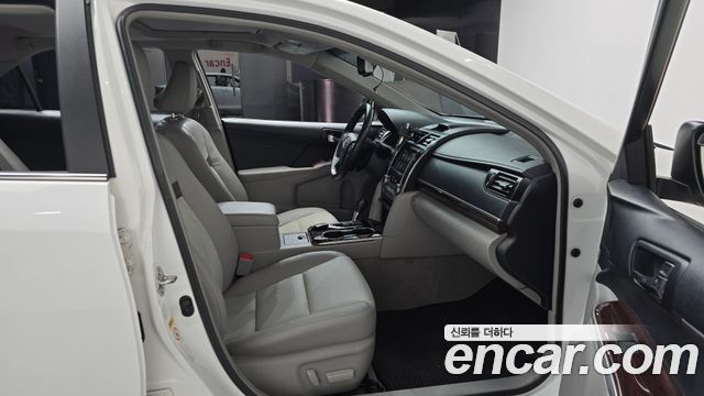 Toyota Camry 2013 — photo 16