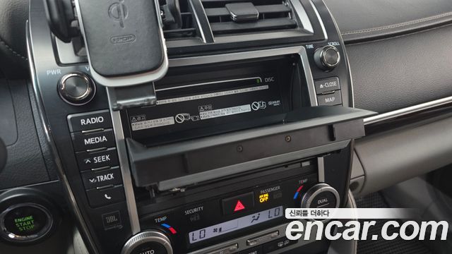 Toyota Camry 2013 — photo 31